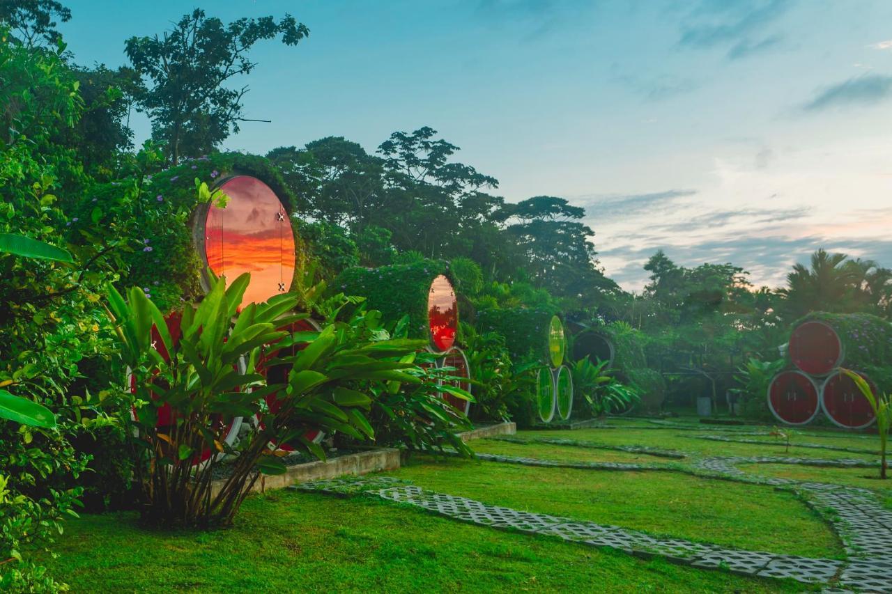 Arenal Backpackers Resort La Fortuna Exteriér fotografie The "Garden of the Sun" at the resort