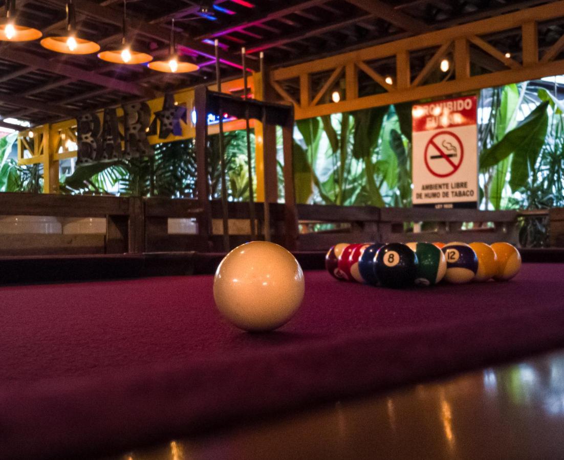 Arenal Backpackers Resort La Fortuna Exteriér fotografie Pool table