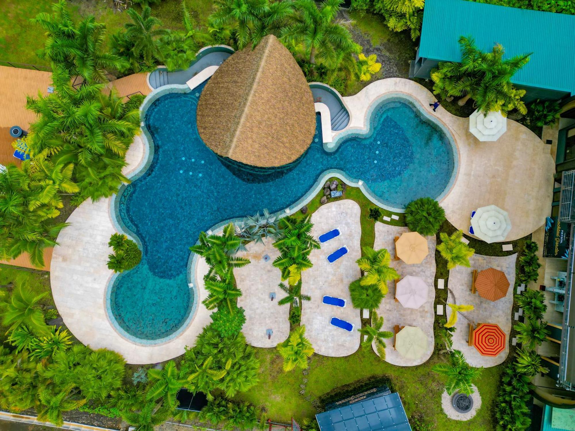 Arenal Backpackers Resort La Fortuna Exteriér fotografie Aerial view of the resort