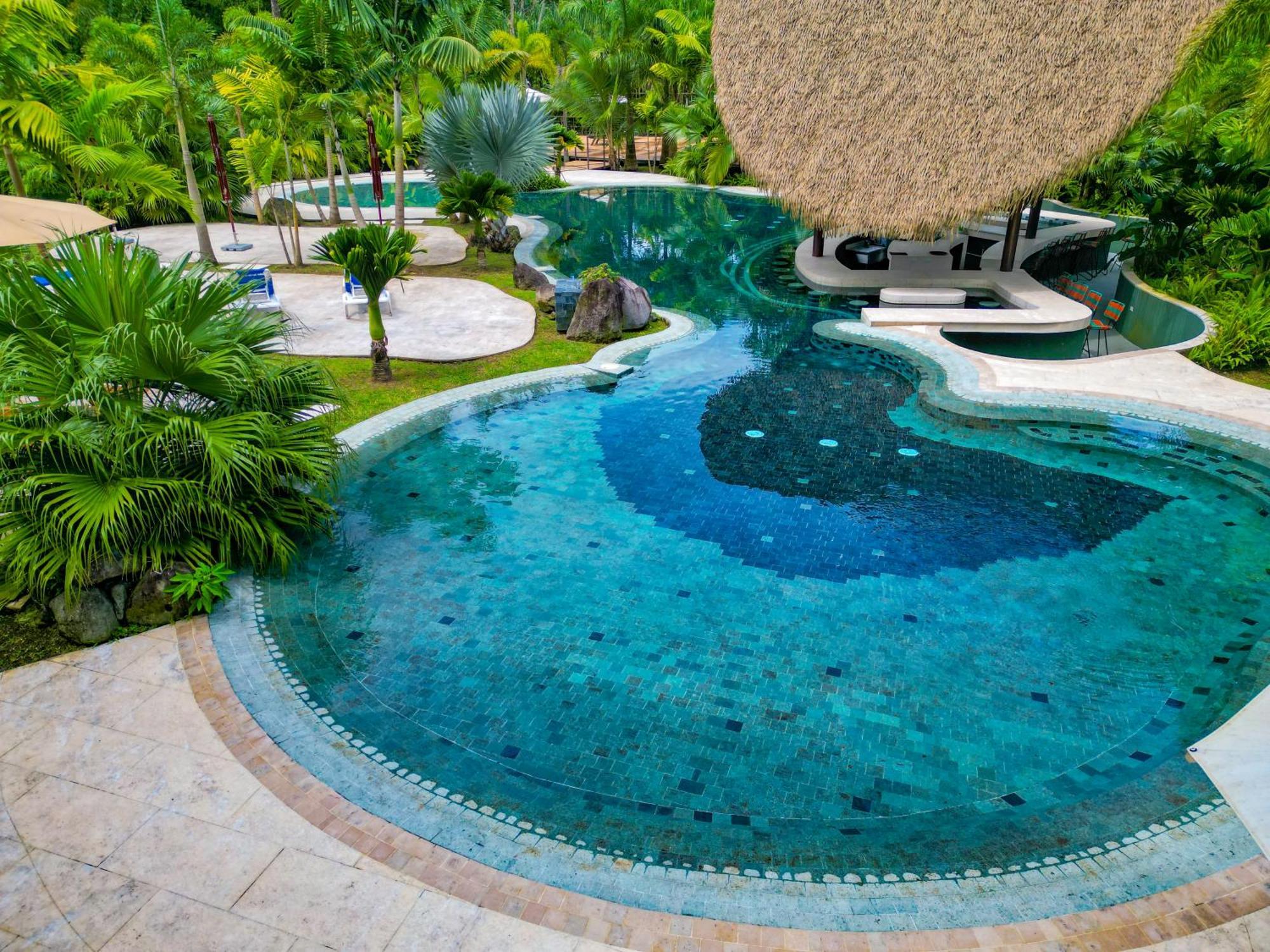 Arenal Backpackers Resort La Fortuna Exteriér fotografie The swimming pool at the resort