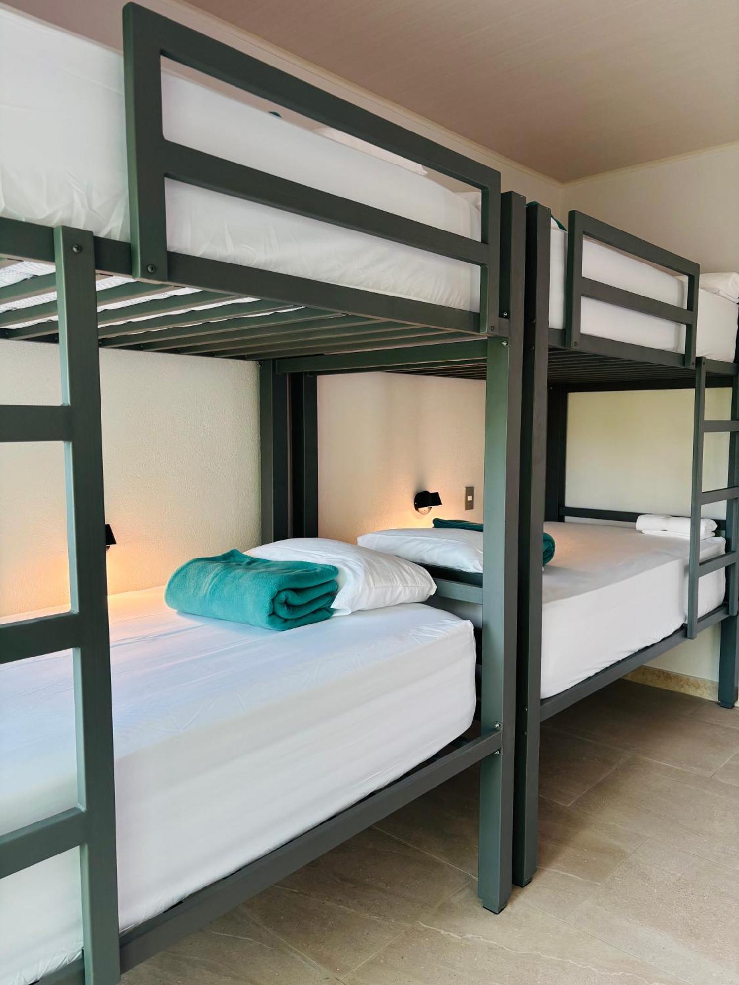 Arenal Backpackers Resort La Fortuna Exteriér fotografie Bunk beds in a hostel