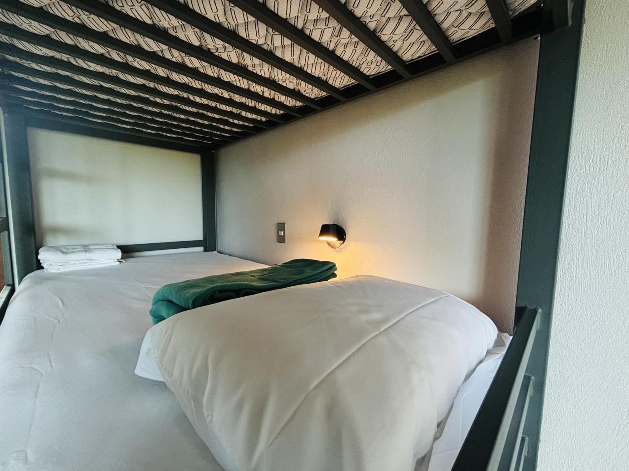 Arenal Backpackers Resort La Fortuna Exteriér fotografie Bunk beds at the KPH